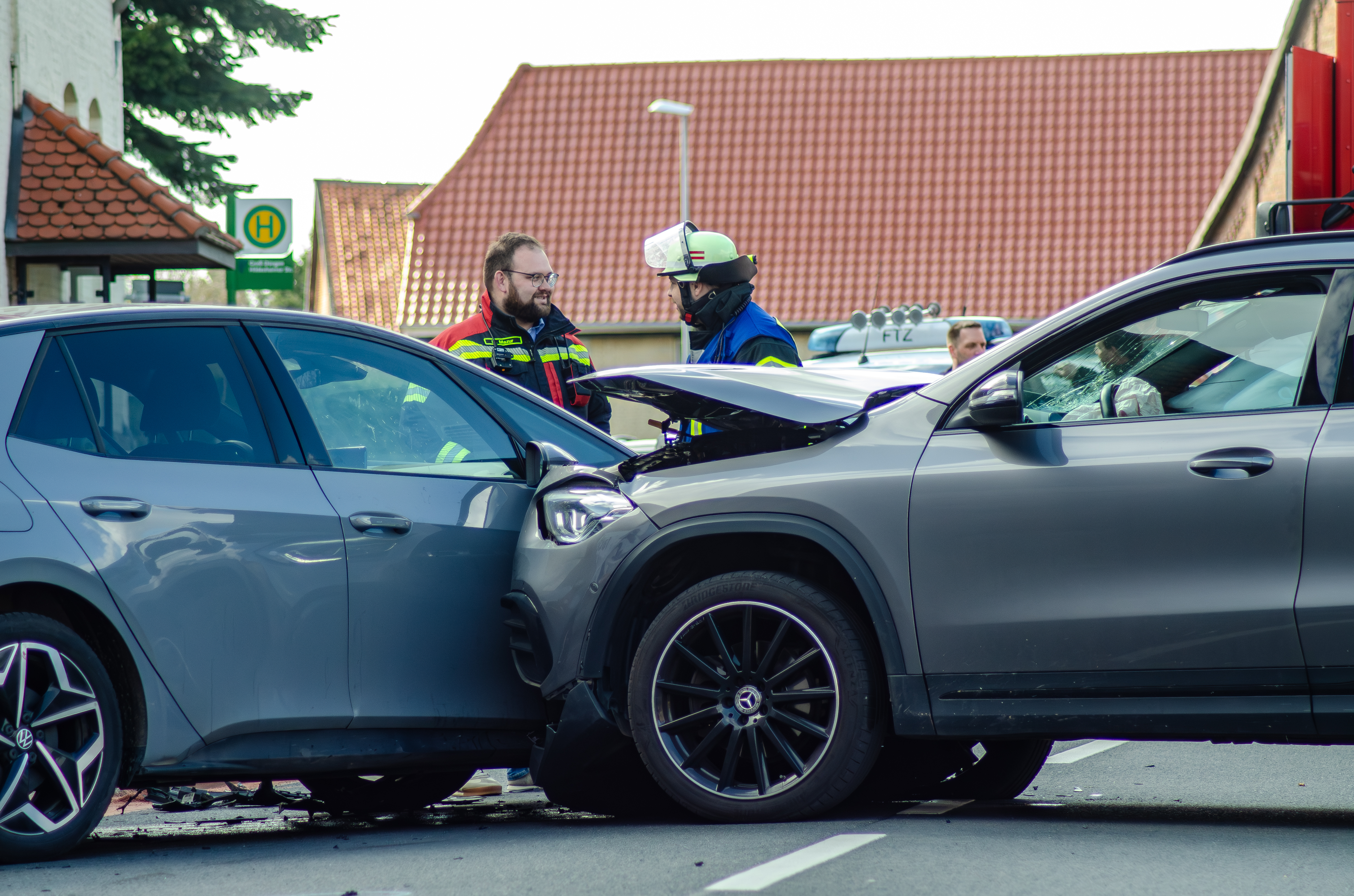Drei Verletzte bei Frontalzusammenstoß auf der B243