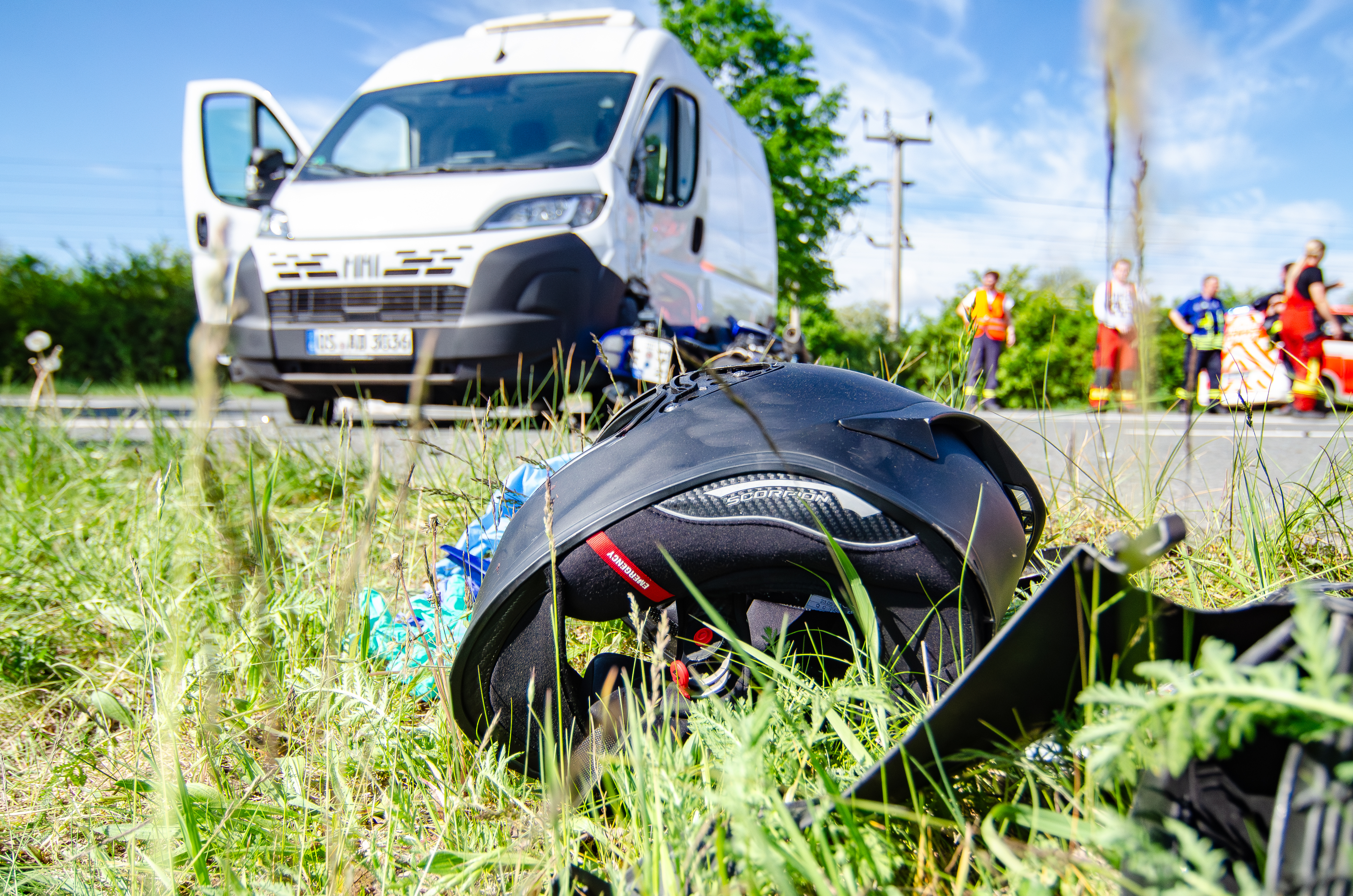 Schwerer Motorradunfall bei Rössing – Lebensgefahr, schnelle Reanimation