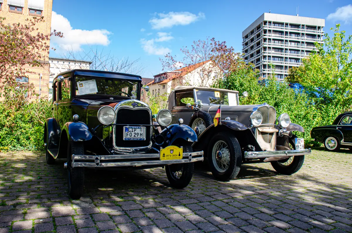 Die beiden ältesten Oldtimer die Teilgenomen haben.