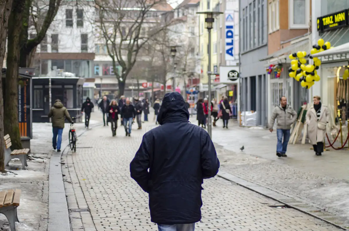 Trostlos flanieren die Hildesheimer durch die Fußgängerzone. Immer wieder neue Geschäfte die öffnen und alte die gehen.