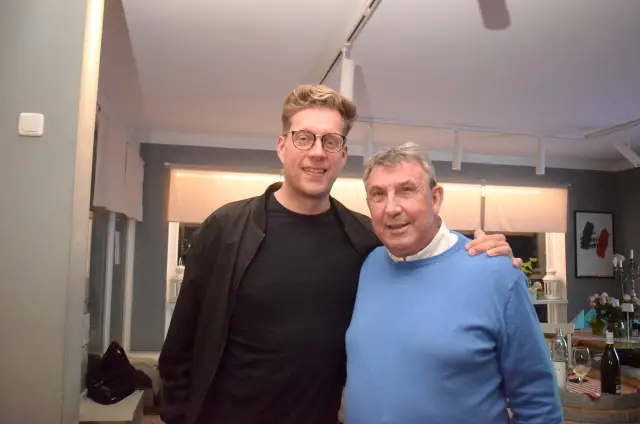 Christopher Gedeon am Abend nach er Wahl bei Unterstützer Enzo Calvanico.