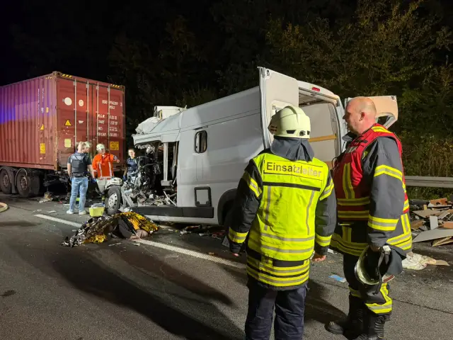 Die Autobahn Sieben ist in Fahrtrichtung Süden nach einem Schweren Unfall gesperrt.