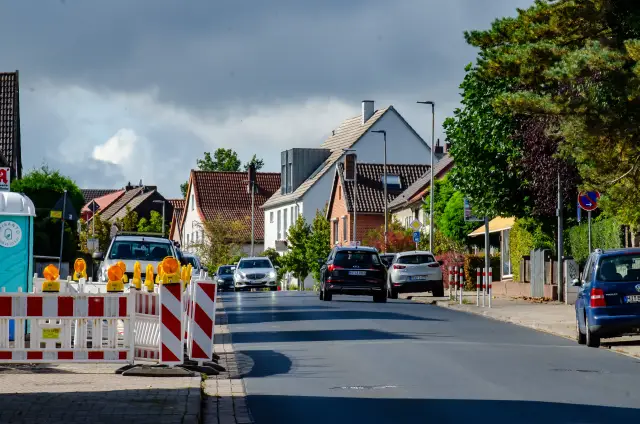 Die Ortsdurchfahrt von Giesen ist noch Befahrbar. Bald rücken hier Baumaschinen an.
