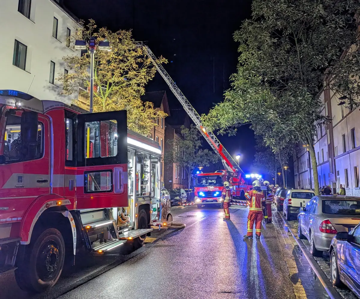 Wohnungsbrand in der Steuerwalder Straße – zwei Bewohner zunächst vermisst