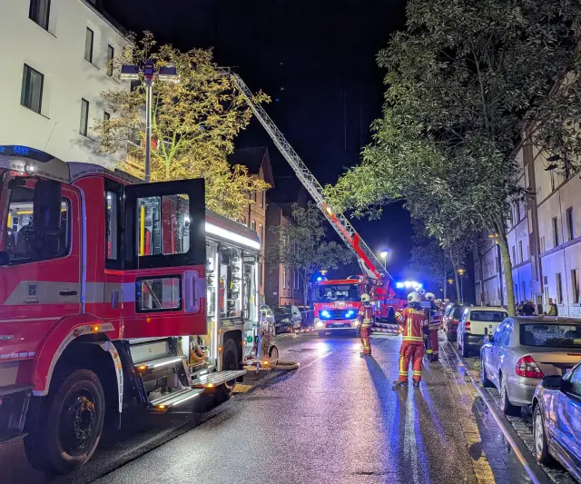 Wohnungsbrand in der Steuerwalder Straße – zwei Bewohner zunächst vermisst