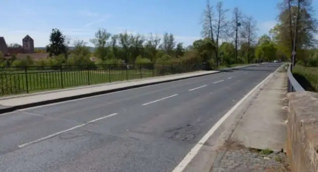 Die Flutmuldenbrücke an der Beusterstraße wird wegen Schäden auf zwölf Tonnen begrenzt. Ein Ersatzneubau ist für 2031 vorgesehen