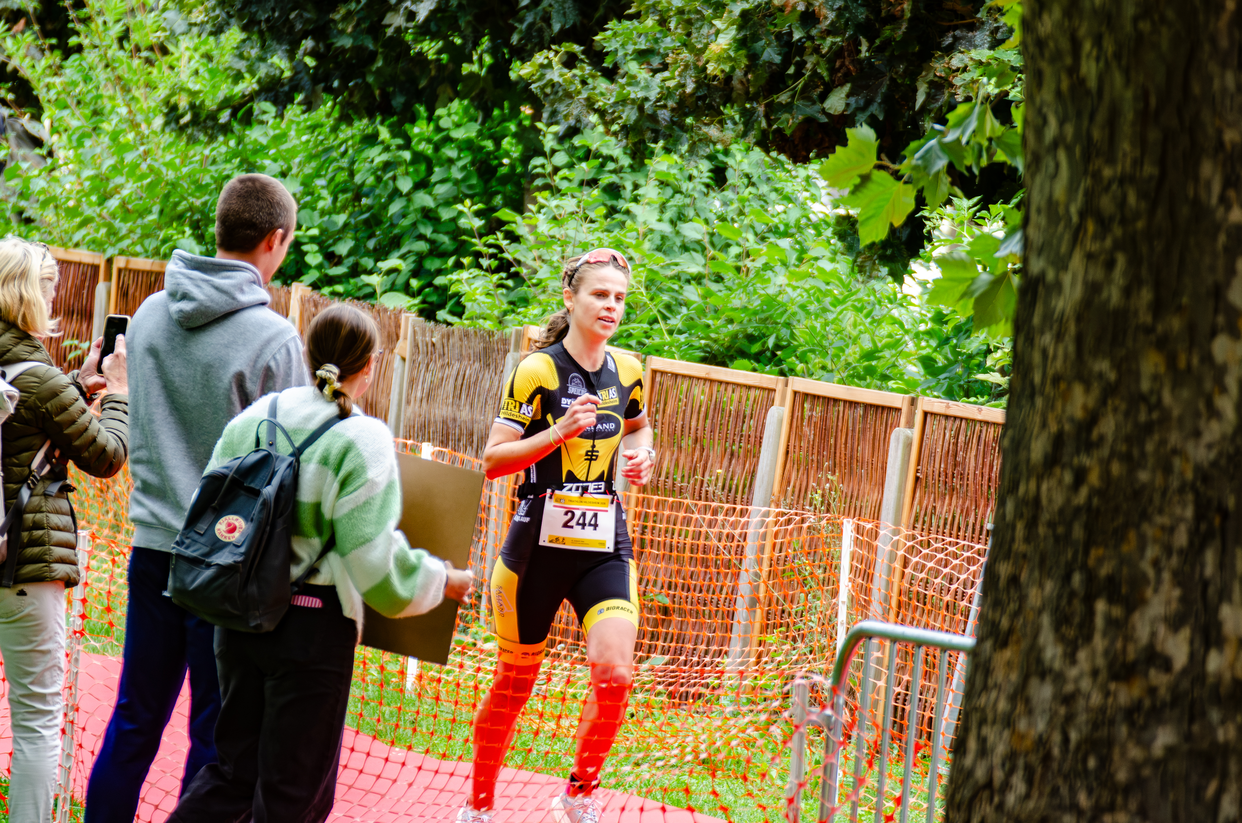 Anna Strüber von TriAs Hildesheim beim Zieleinlauf. Sie belegte Rang fünf in der Oberliga Niedersachsen der Damen