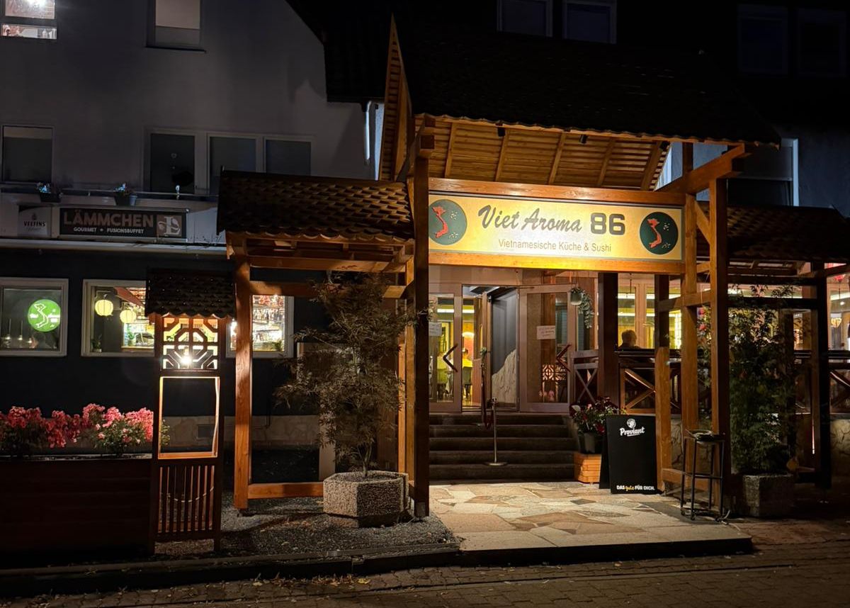 Das Viet Aroma 86 überzeugt mit modernem Ambiente und ansprechend angerichtetem Sushi. Beim Service besteht noch Verbesserungsbedarf.