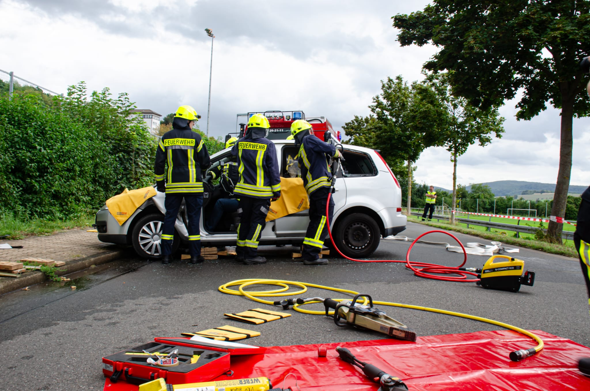 Erste Blaulichtmeile in Alfeld lockt zahlreiche Besucher an