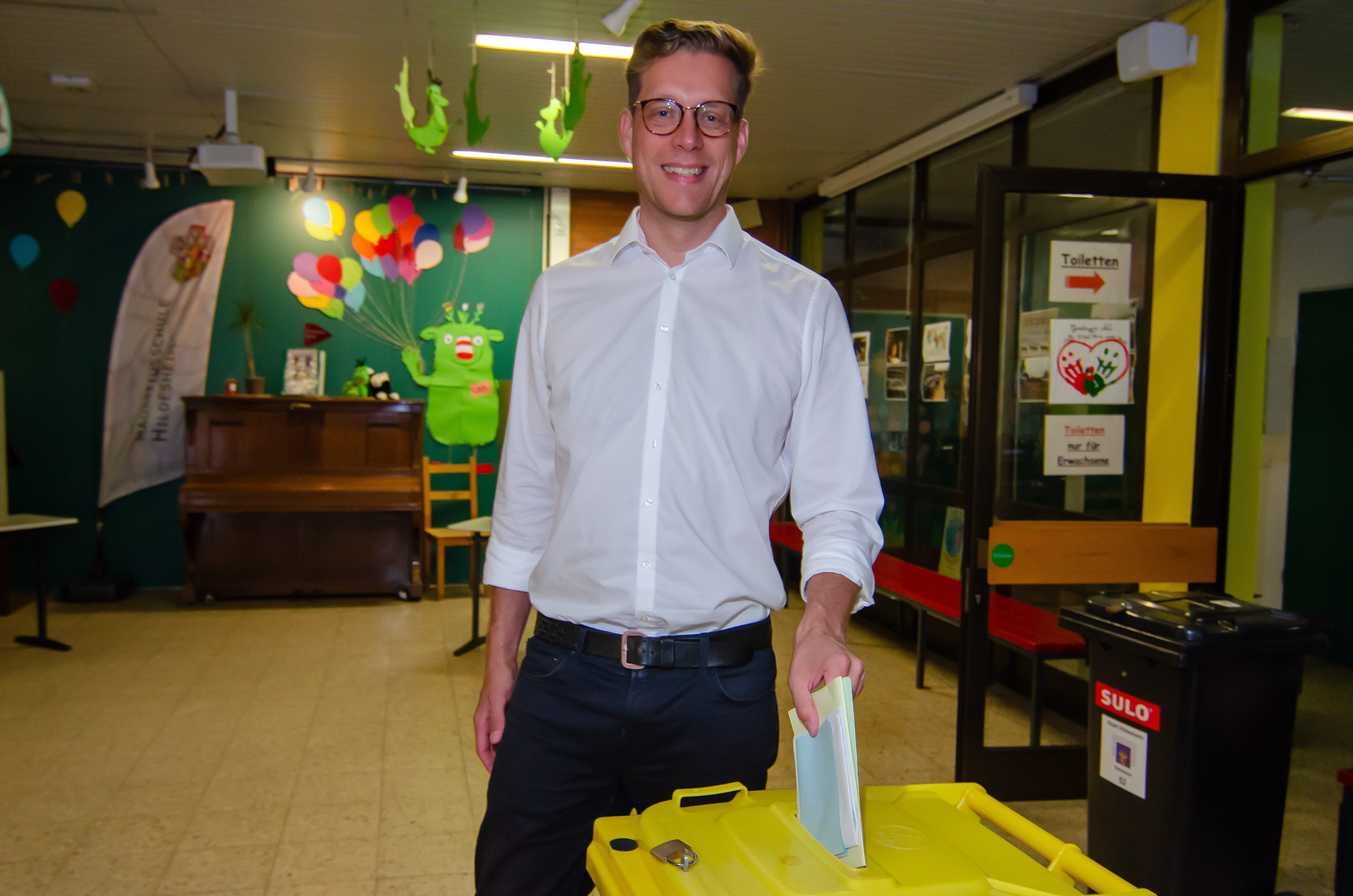 Christopher Gedeon am morgen der Wahl bei seiner Stimmabgabe. Seine Stimme könnte Probleme im Landkreis künftig verbessern.