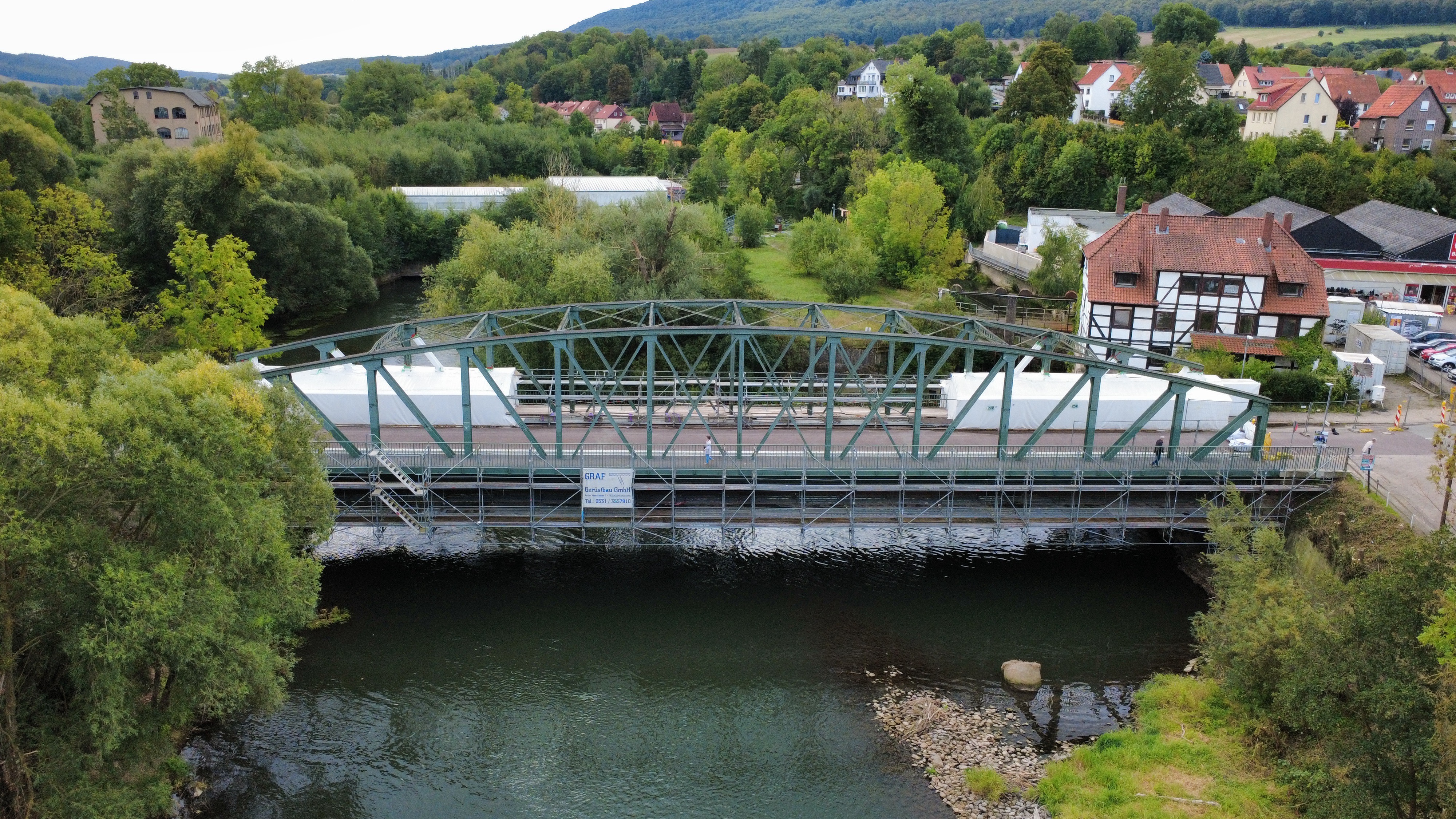 Luftaufnahme der maroden Brücke in Freden. Ein Sinnbild des Versagens?
