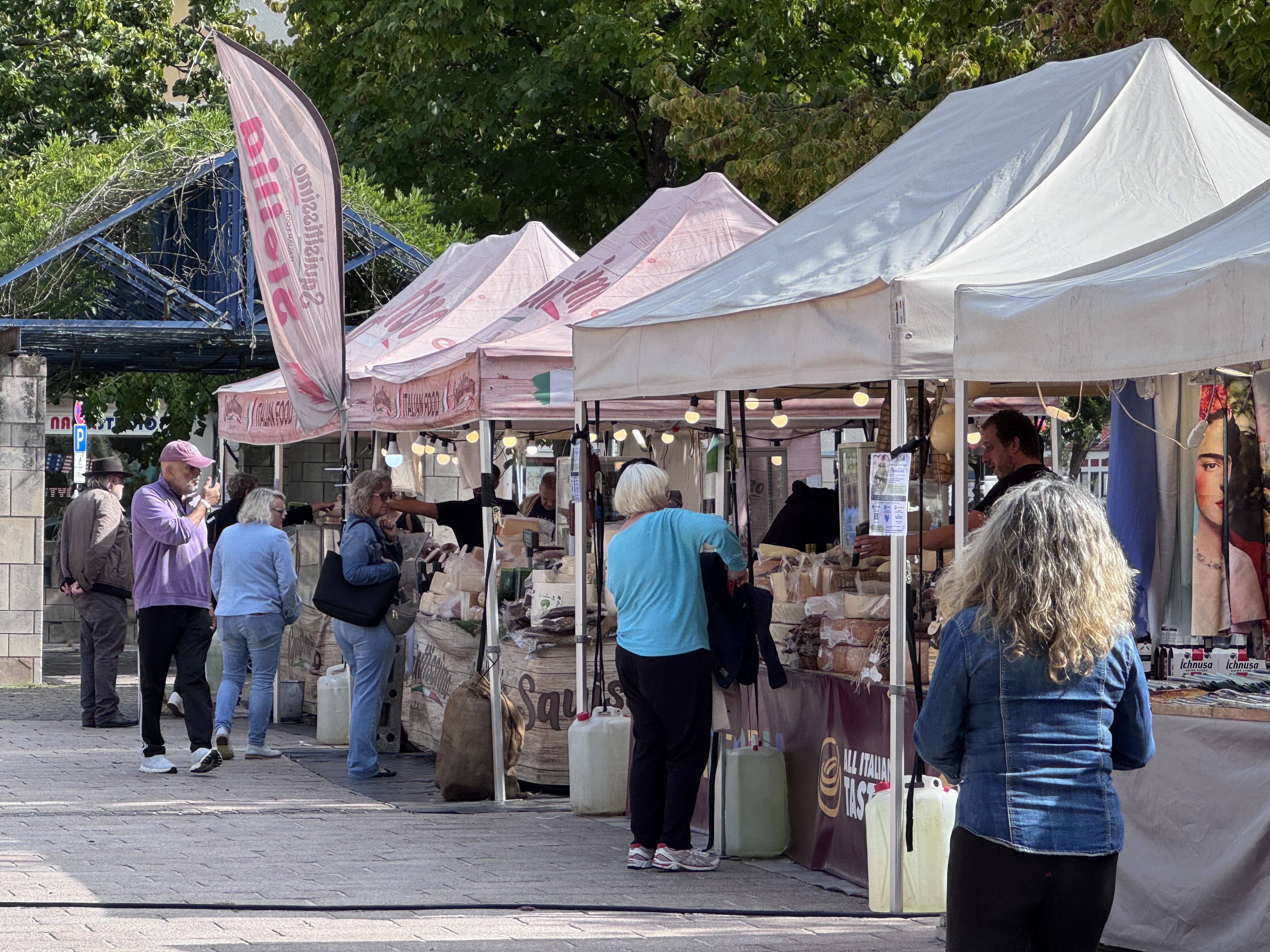 Viele Spezialitäten gibt es auf dem Italienischen-Markt auf der Lilie heute noch bis 19 Uhr zu bestaunen.