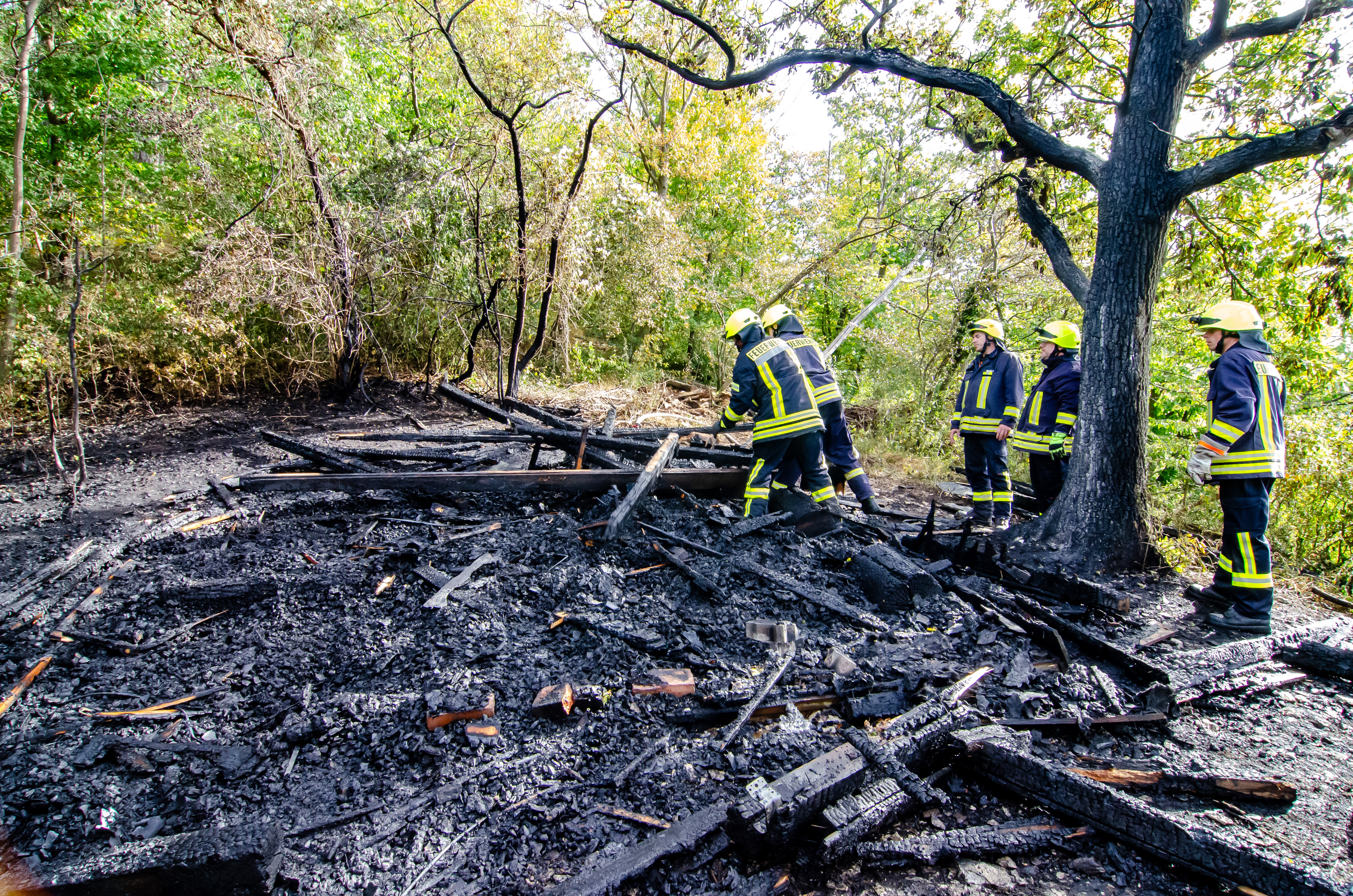 Nach dem Brand bleibt nur noch Schutt und Asche übrig.