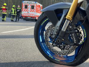 Kurve wird zum Verhängnis – Unfall mit zwei Motorrädern